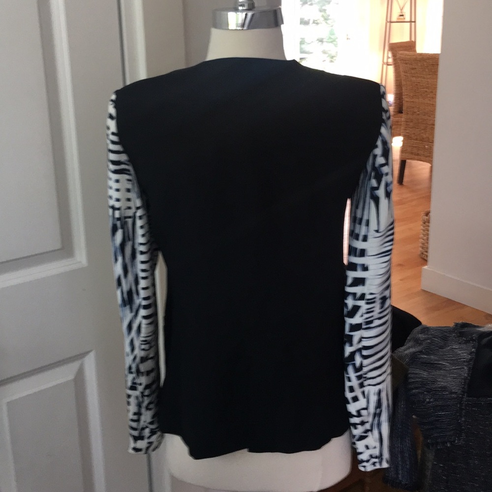 Blazer - Picture 3 of 6